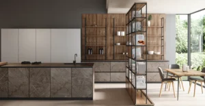 INKO Cocinas cocina moderna con isla de piedra, paneles gris texturados y estanterías metálicas premium, zona de comedor luminosa.